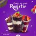Pengunjung mengikuti kuis giveaway Za Acai Cafe di laptop mereka.