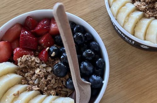 Acai bowl dengan berbagai topping kreatif untuk giveaway ide kreatif