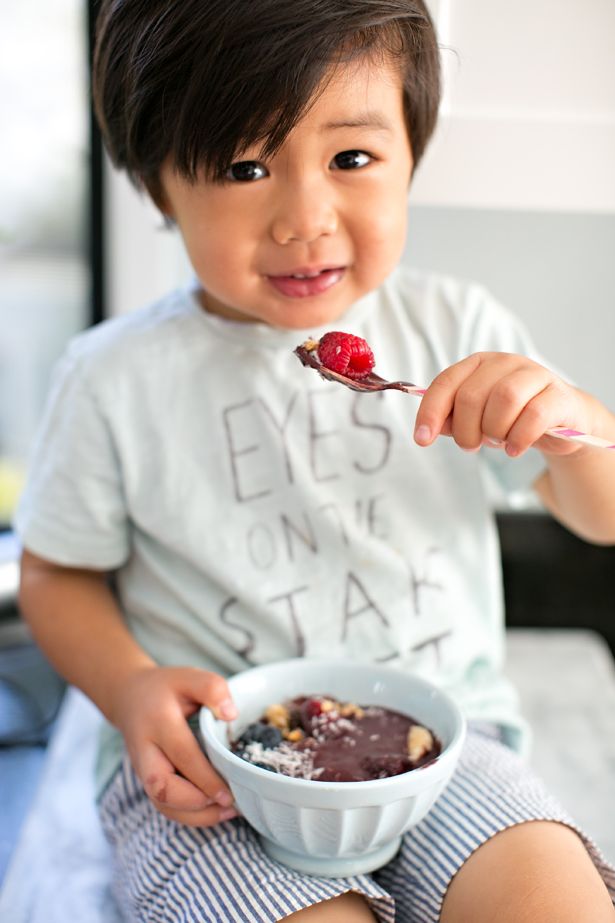 Acai bowl sehat dengan buah untuk anak
