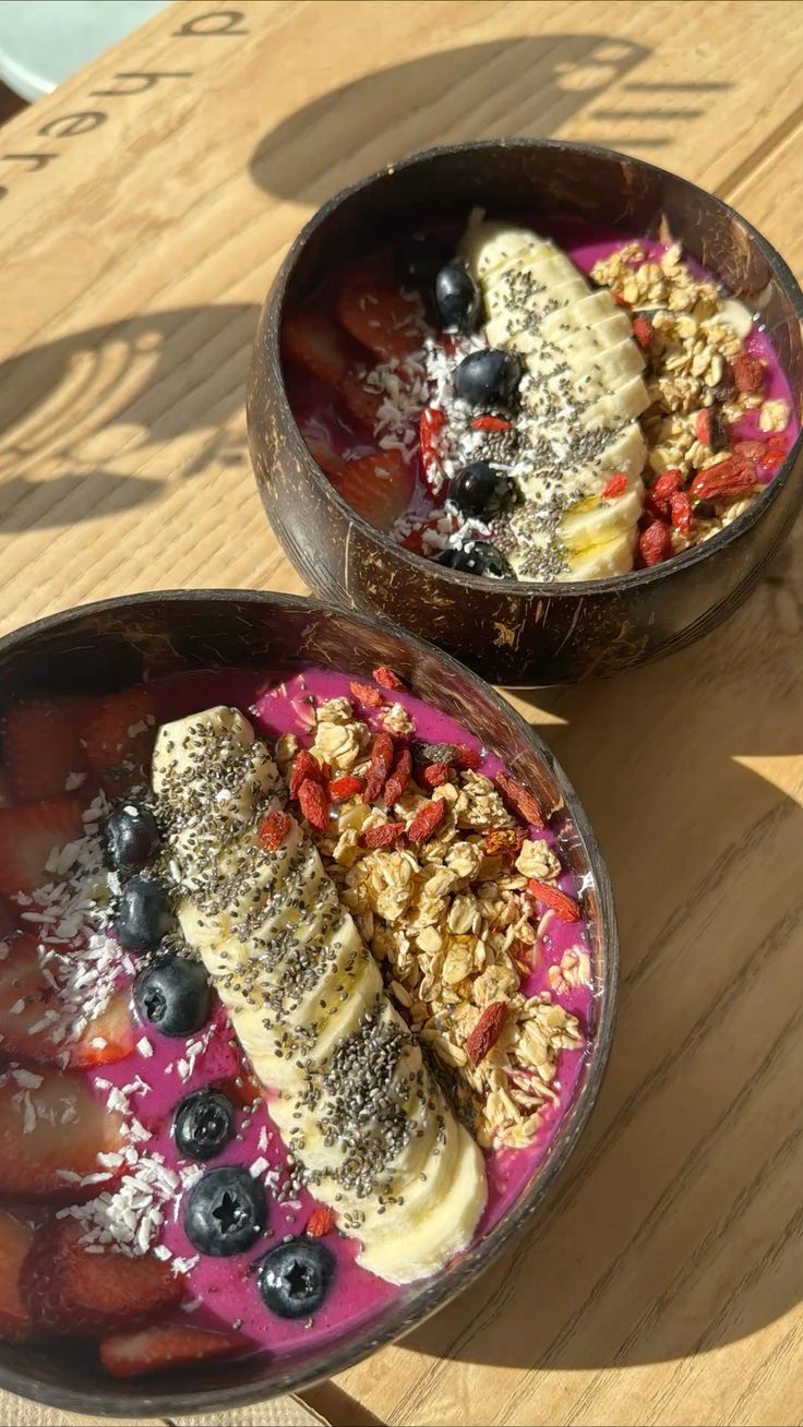 Acai Bowl lezat dan segar dengan topping buah segar di Za Acai Cafe
