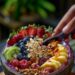 Acai bowl warna-warni sebagai tren cafe sehat 2025